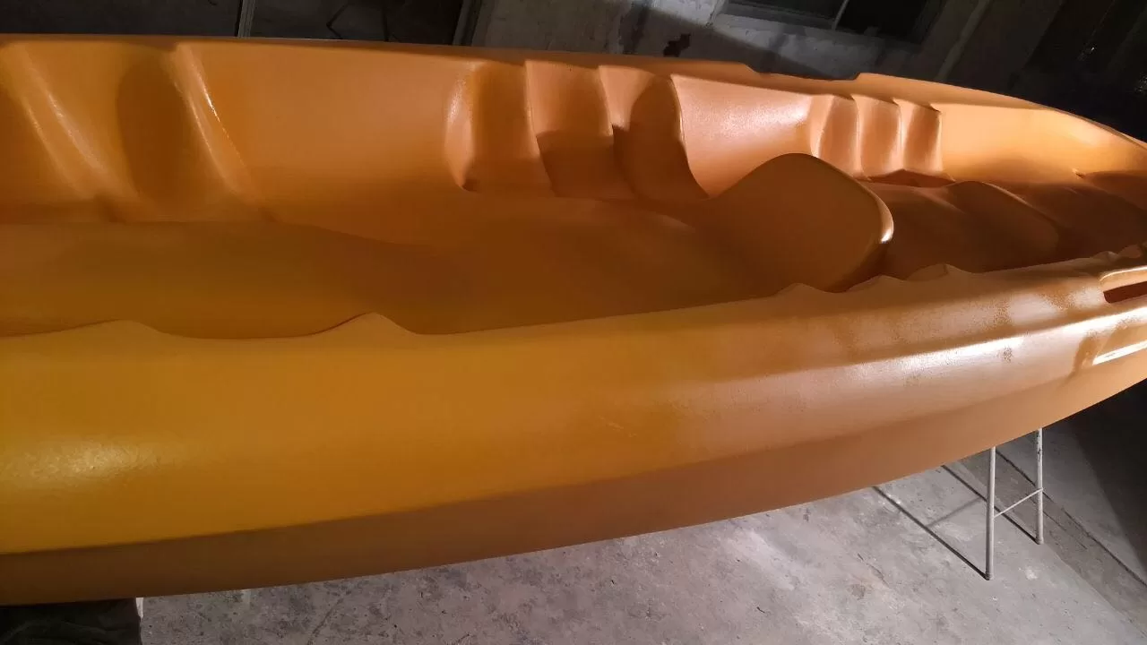 Modelo de barco tallado por CNC de 4 ejes