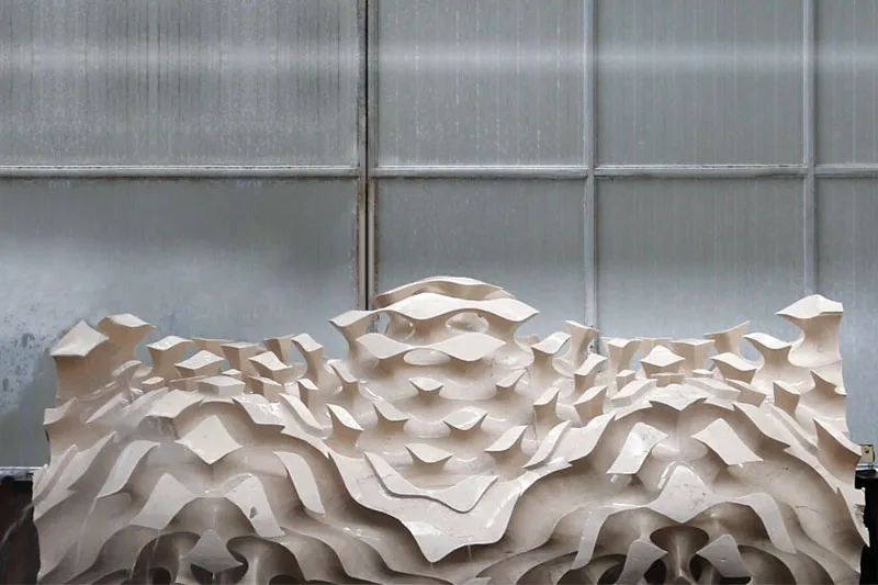 Sculpture sur pierre par une machine à routeur CNC à 5 axes